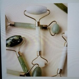 Luna nectar- metamorphic jade roller